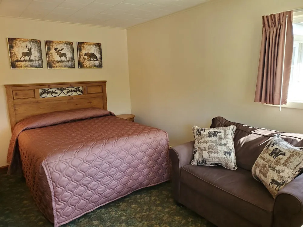 Eclectic Studio Cabin w/ Kitchenette, Free WiFi, Riverfront Location & More