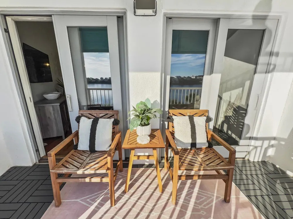 Sea La Vie 1 Bedroom Condo by RedAwning