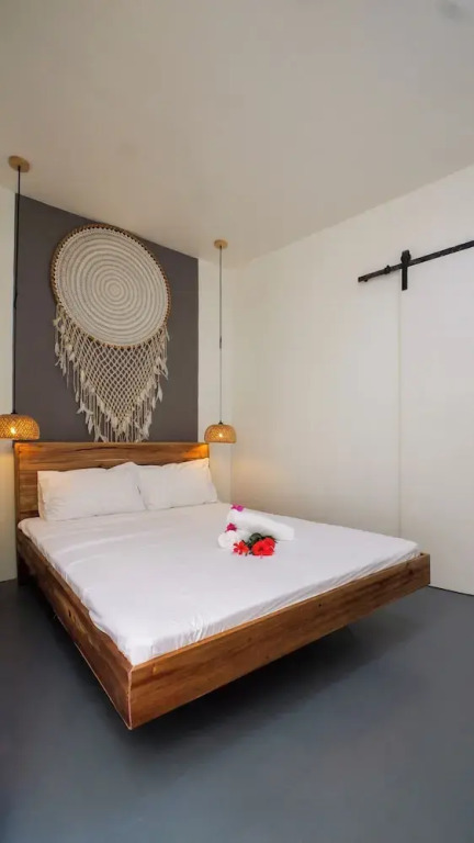 Sip Sunset Hostel and Lounge