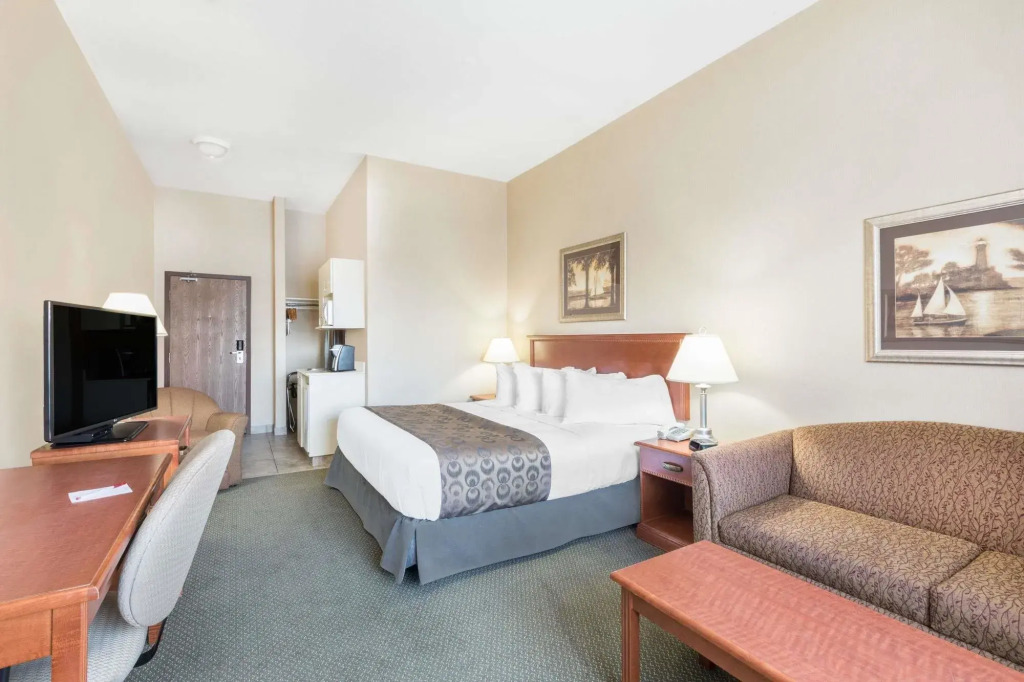 Ramada by Wyndham Clairmont/Grande Prairie