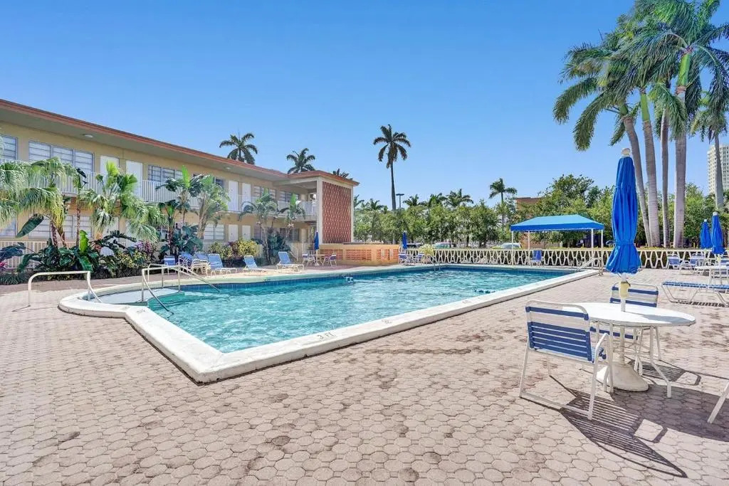 Beautiful cozy Studio apartment walk from the ocean!