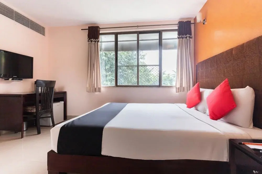 Hotel Crystal Castle by OYO Rooms