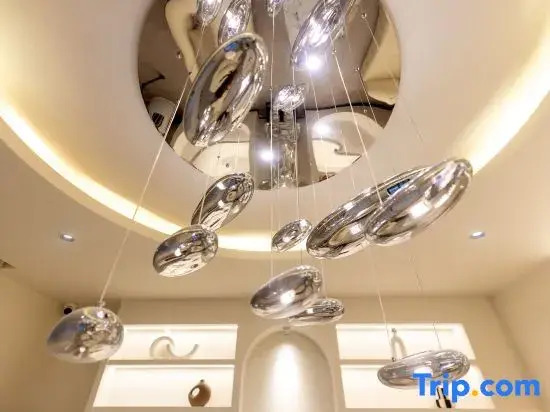 Qiduo Light Luxury Homestay (Beihai High-Speed Railway Station Ocean Window)