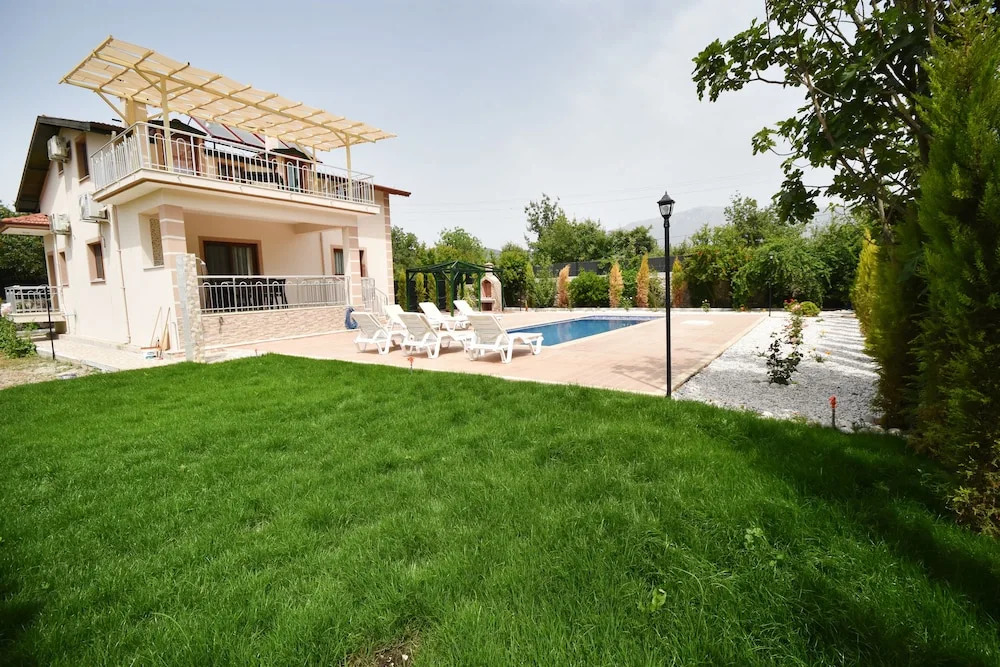 Villa Ozden by Helaltatilvillari