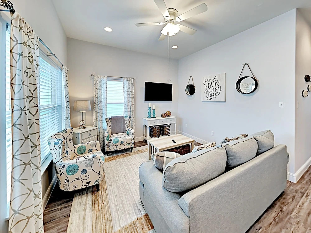 Coral Reef Home 3 Bedrooms 2 Bathrooms Home