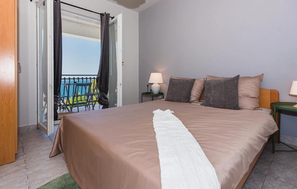 Five-Bedroom Holiday Home Primosten With Sea View 06