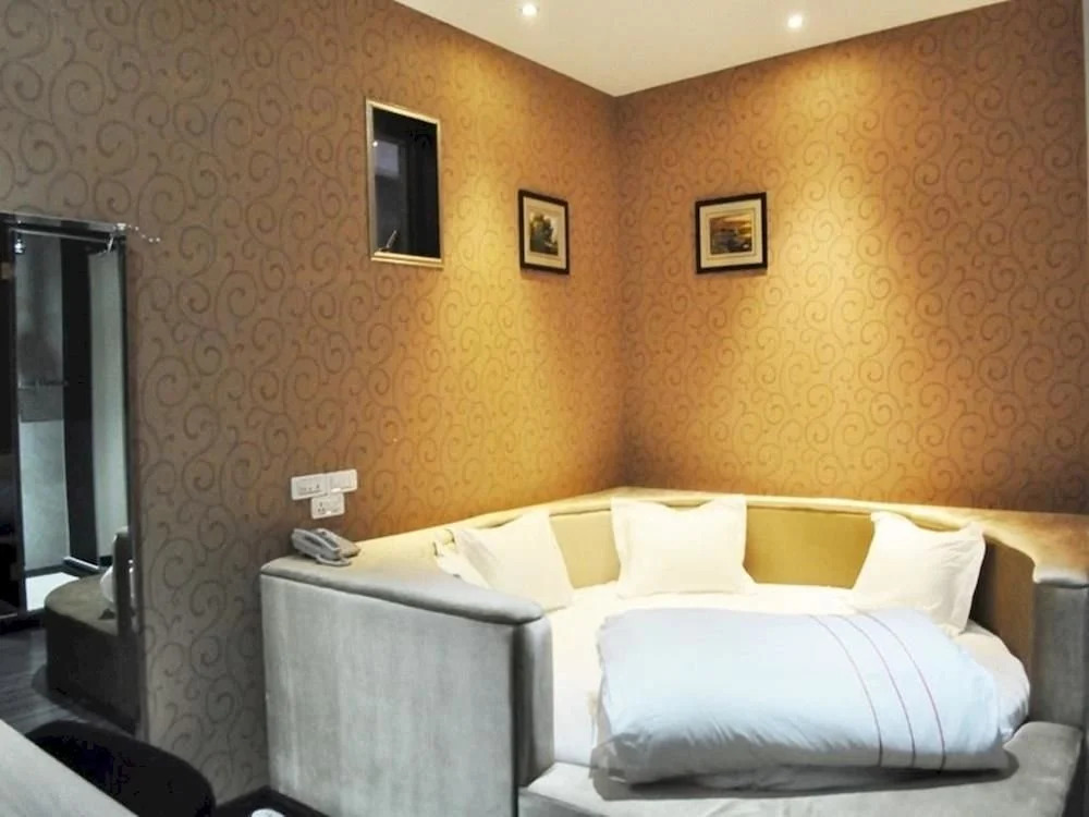 Yajiaxin Hotel