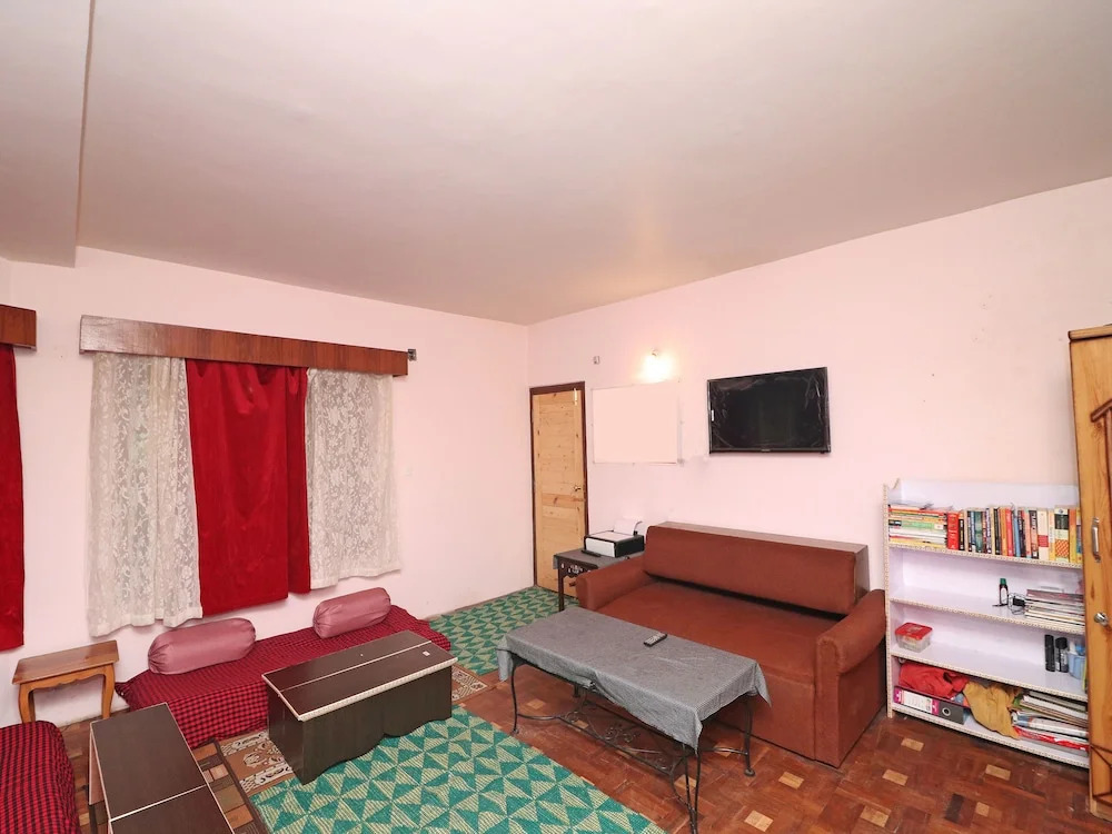 OYO 13724 Home Cosy Stay Near Mall Road
