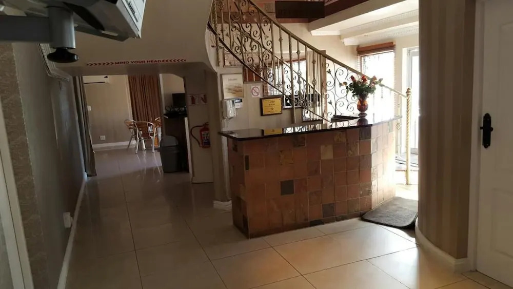 Savoy Lodge - Nice Budget Triple Room 2