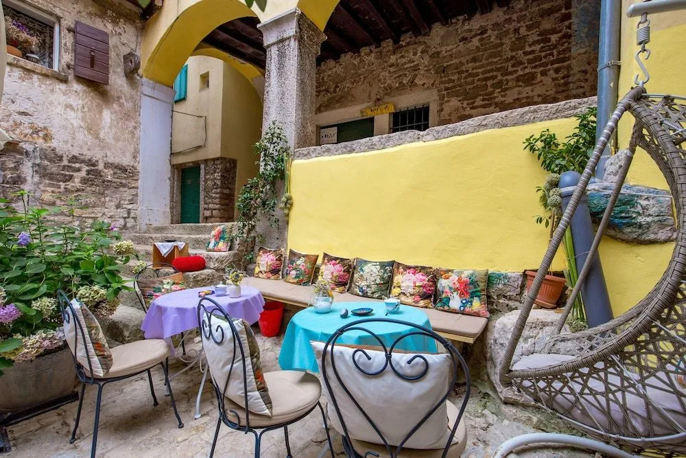 Blubini Hotel