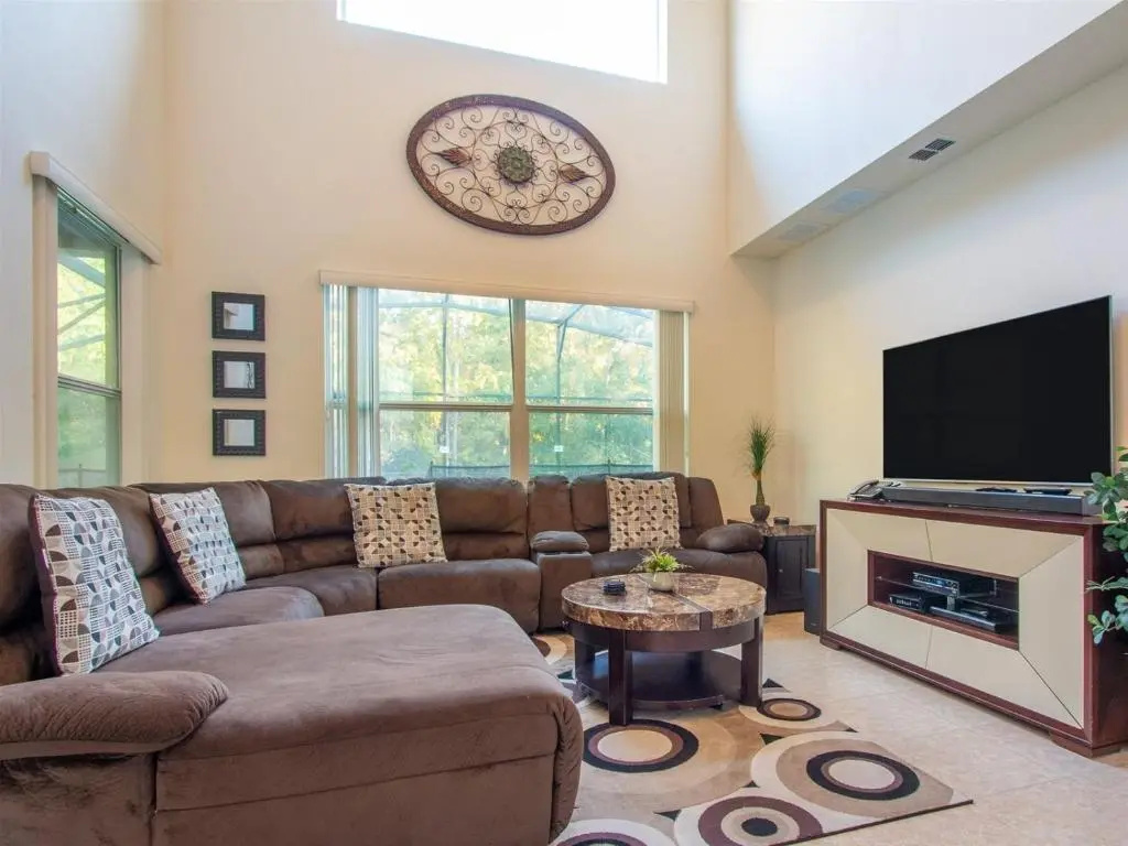 Luxurious With Privacy In 5 Bedroom With Private Pool By Florida Dream Homes