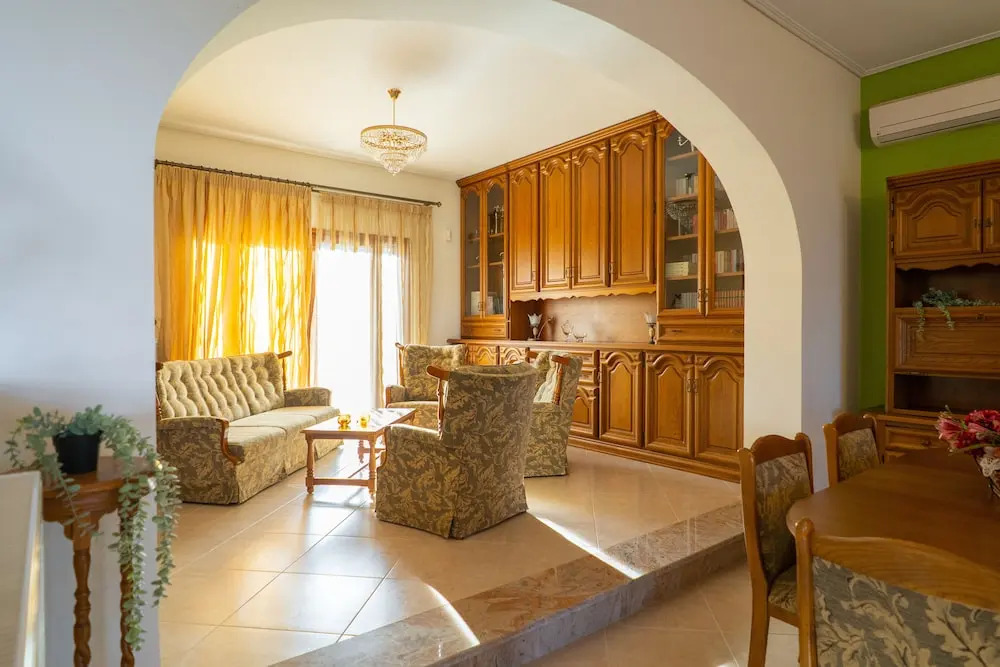 Paul's American Mansion- Volos suburb