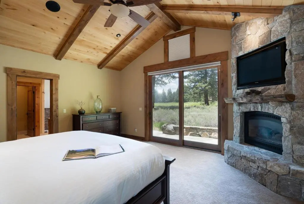 Luxury 4BD Residence on Old Greenwood Golf Course. Free Grocery Delivery