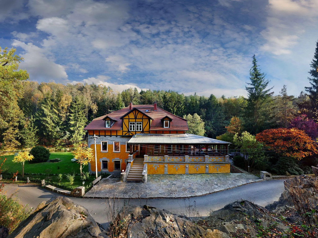 Villa Rotschoenberg im Tal der Freiberger Mulde