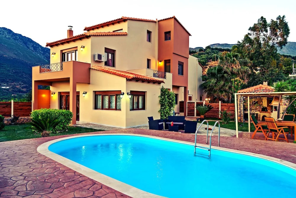 Family Villa Ellis Plakias with private pool 200m to the beach walking distance to the amenities