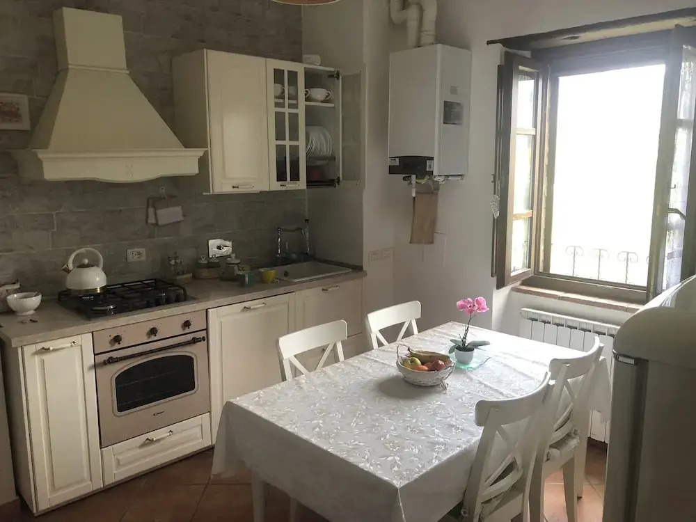 Tranquil Location With Views of Lake Trasimeno!