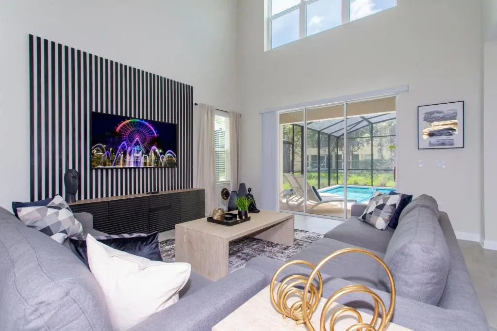 Stunning 5 Bd w/ Pool Close to Disney @ Storey Lake 2767