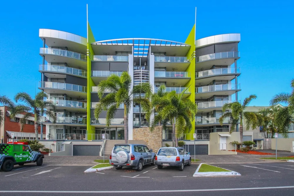 Pool View City Centre Apartment 202