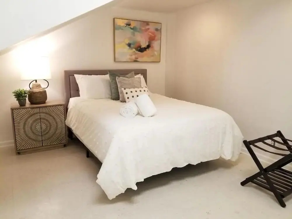 9BR Amazing Deal. Sleeps 19. Book by YouRent!