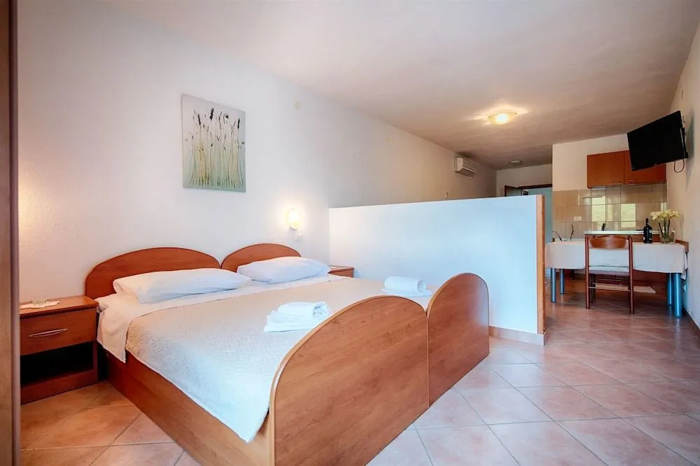 Apartments Bruna Lastovo