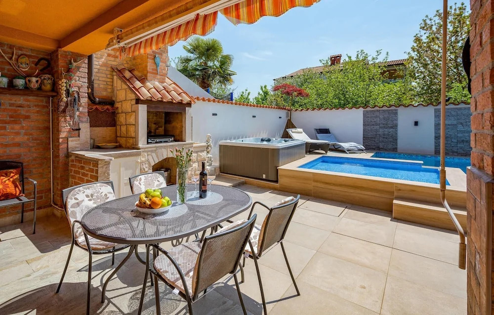 Awesome Home in Baderna With Wifi and 2 Bedrooms