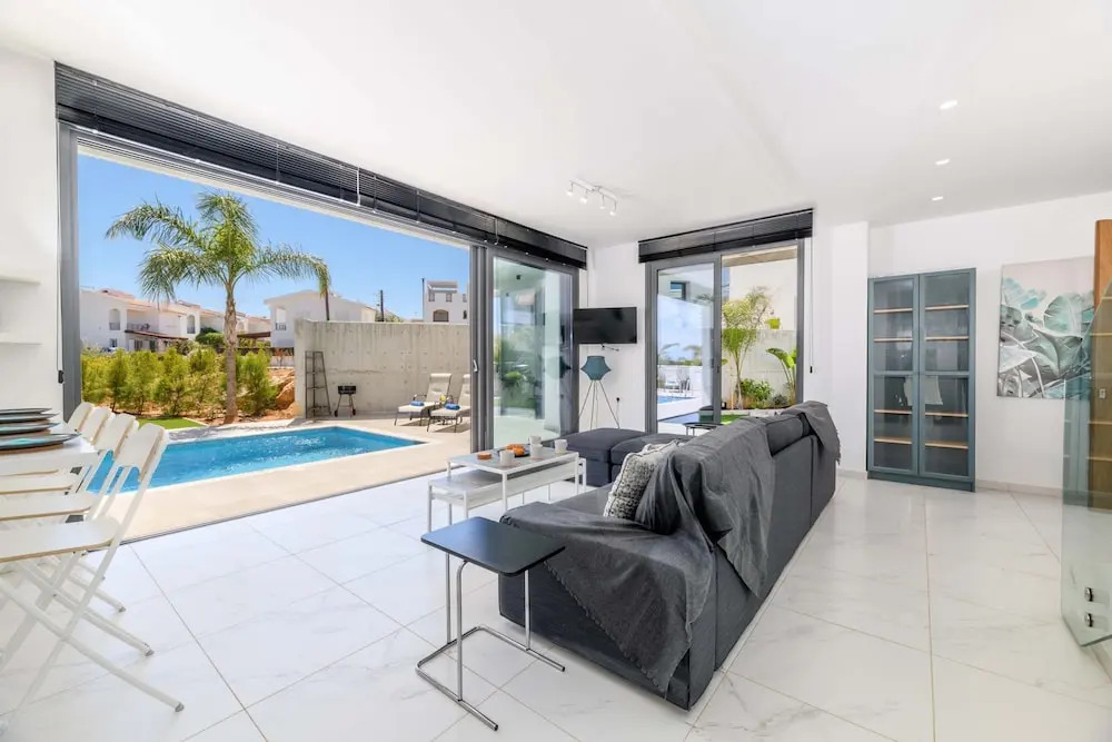 By The Beach - Royal Sapphire Villa