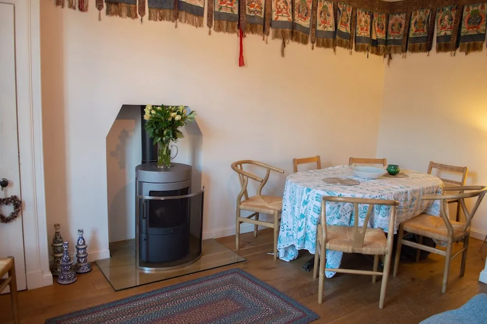 Traditional Stockbridge Colony Home With Garden