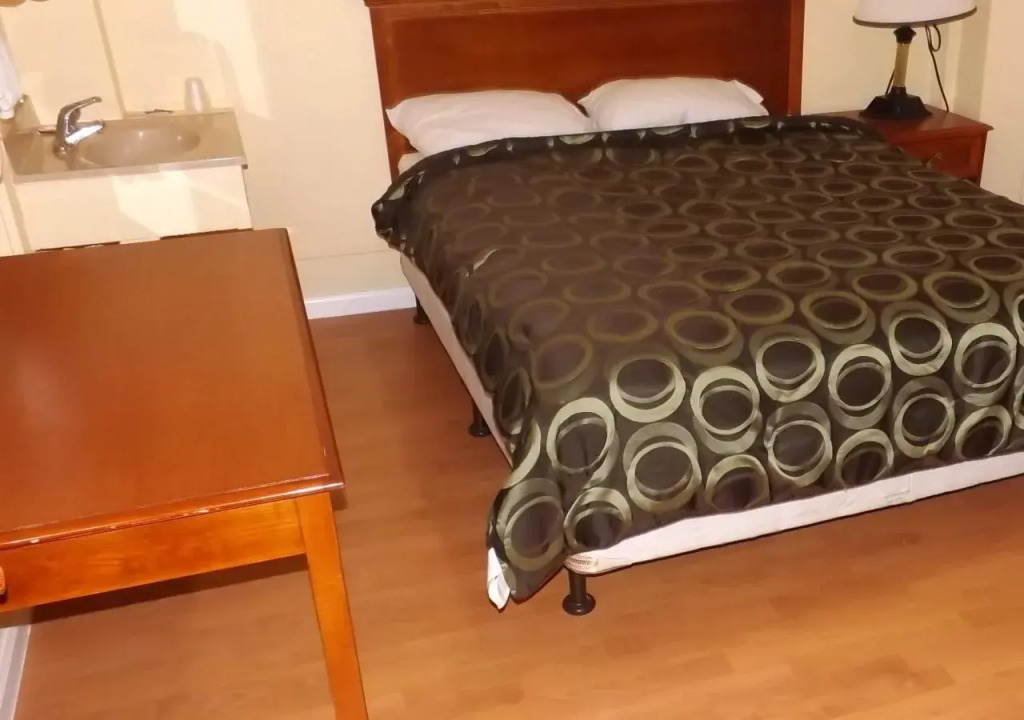 Youth Hostel Central & Hotel