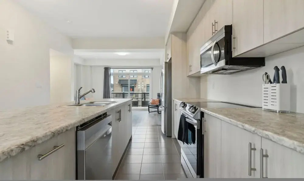 A Brand New 4BR Townhouse in Thorold Retreat