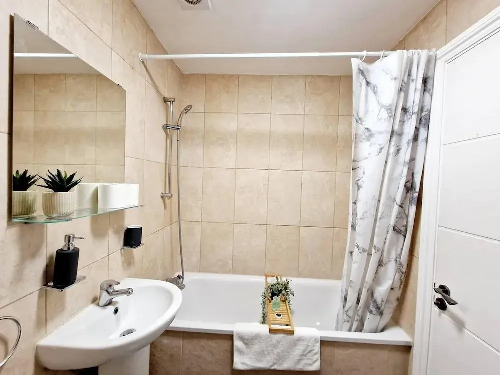 Modern Apartment in Uxbridge