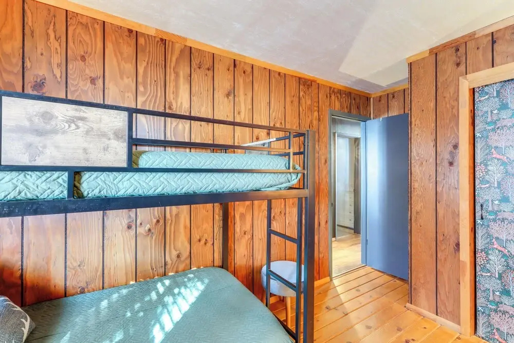 Munds Park Cabin w/ Deck & Fire Pit: Walk to Trail