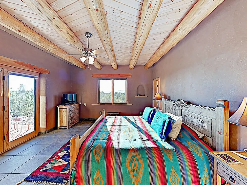 All-New Desert Hideaway: Mountain Views & Hot Tub home