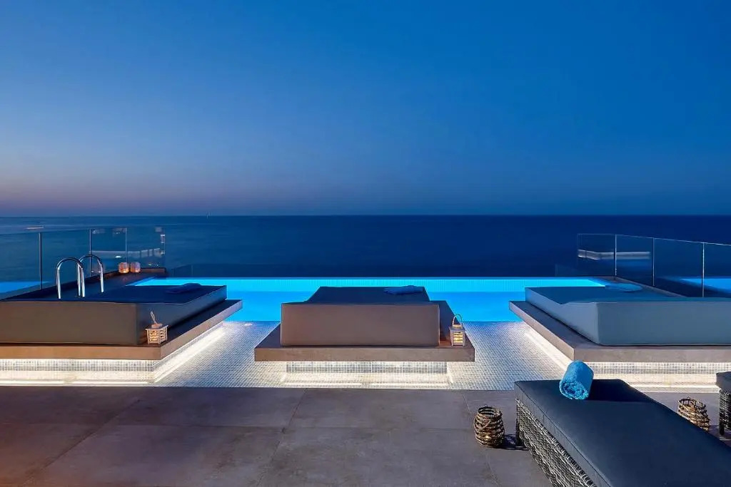 Seafront Apartments by Myseasight