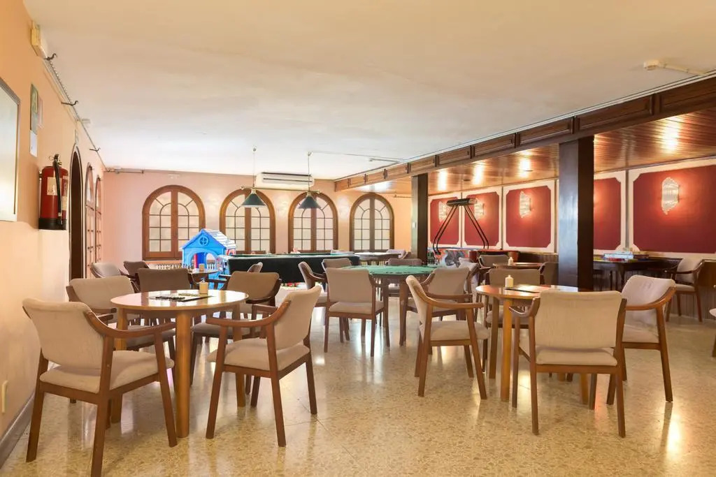 Vintage Hotel Mercedes