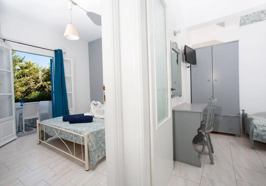Zoumis Residence