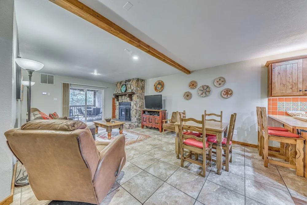 Ruidoso Condo w/ Hot Tub: Long Walk to Midtown!