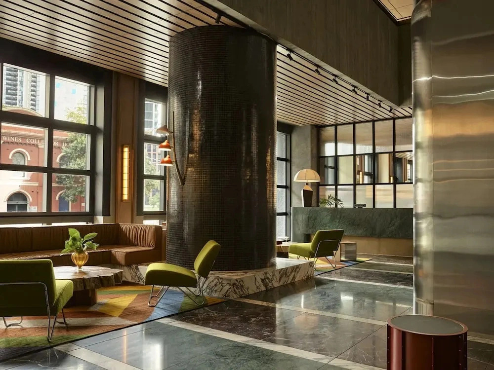 Modern 2BR Southbank Views + Pool Gym Near Casino