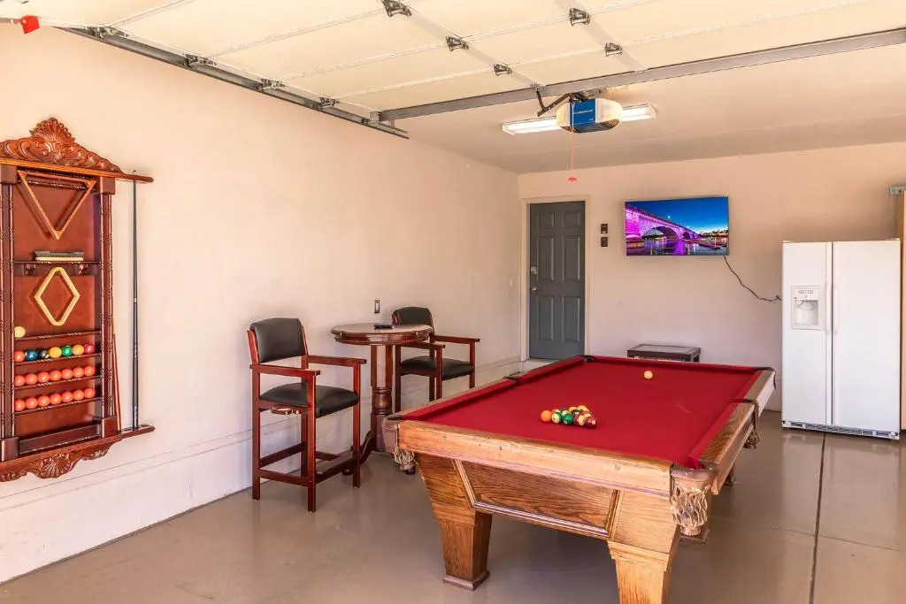 Cozy Lake Retreat Games, Pool Table