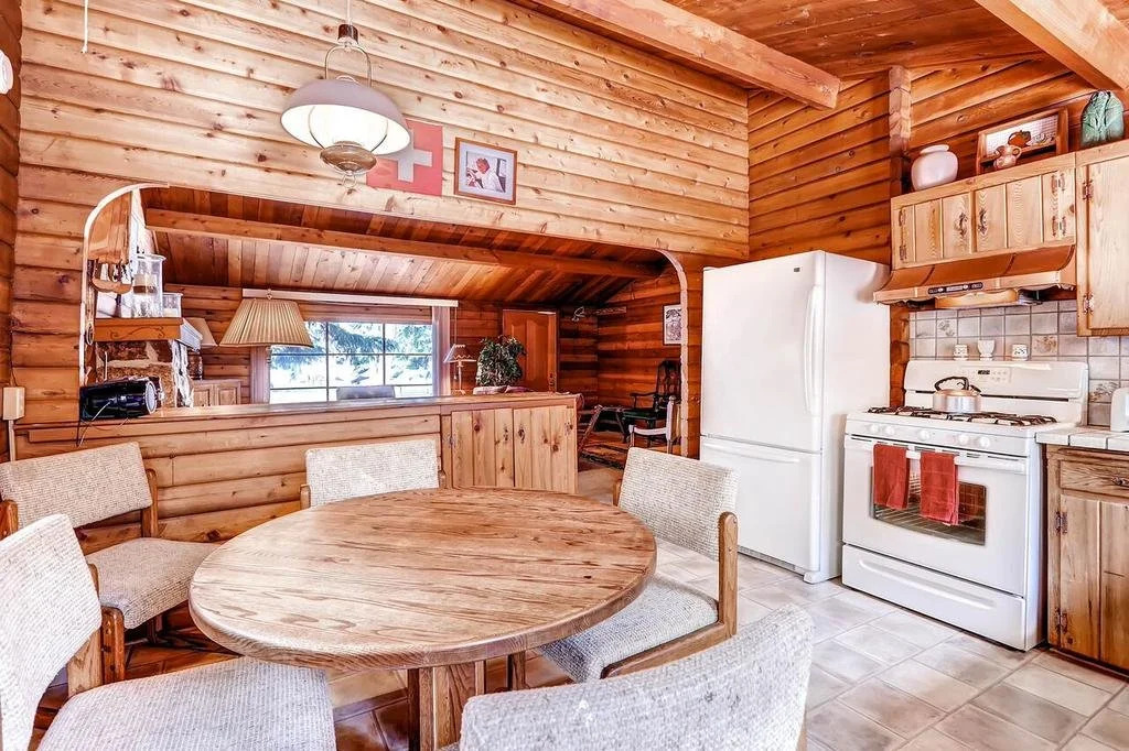 Alm Haus Standard Downtown Private Home by McCartney