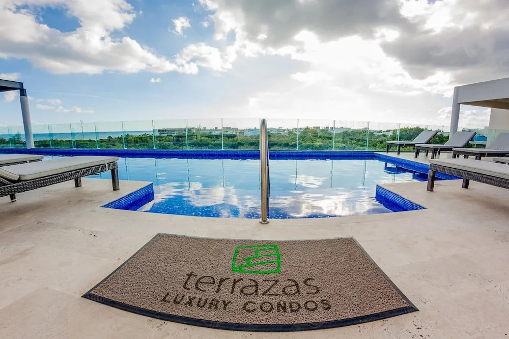 Magnificent 3BR condo close to the Caribbean sea by Happy Ad