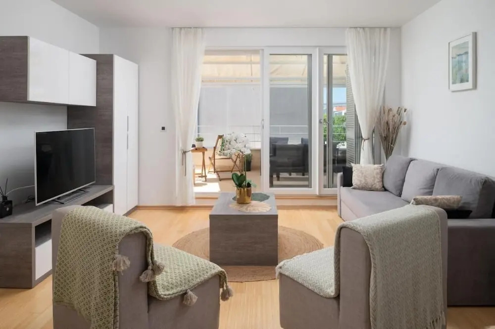 Sunny Resort Apartment With Seaview 1314