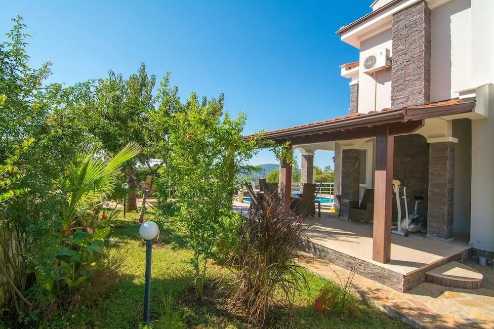 Arnna Villa 1 by Villa Buketi