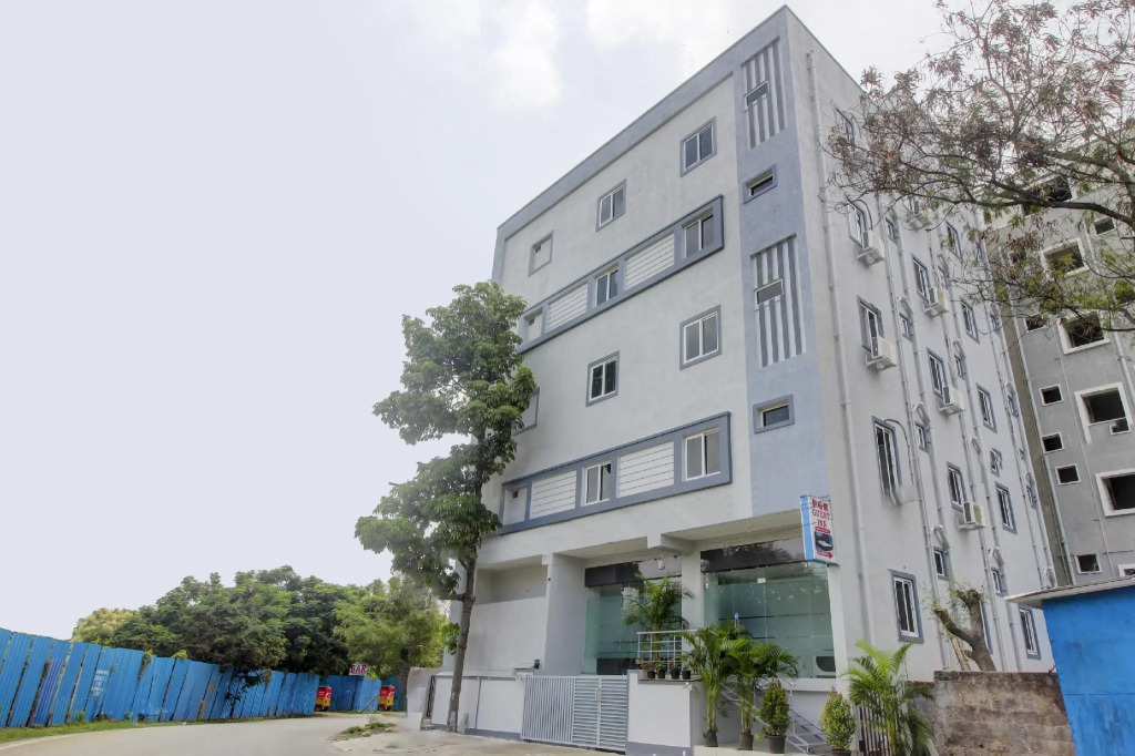 OYO 82495 Pgr Guest Inn