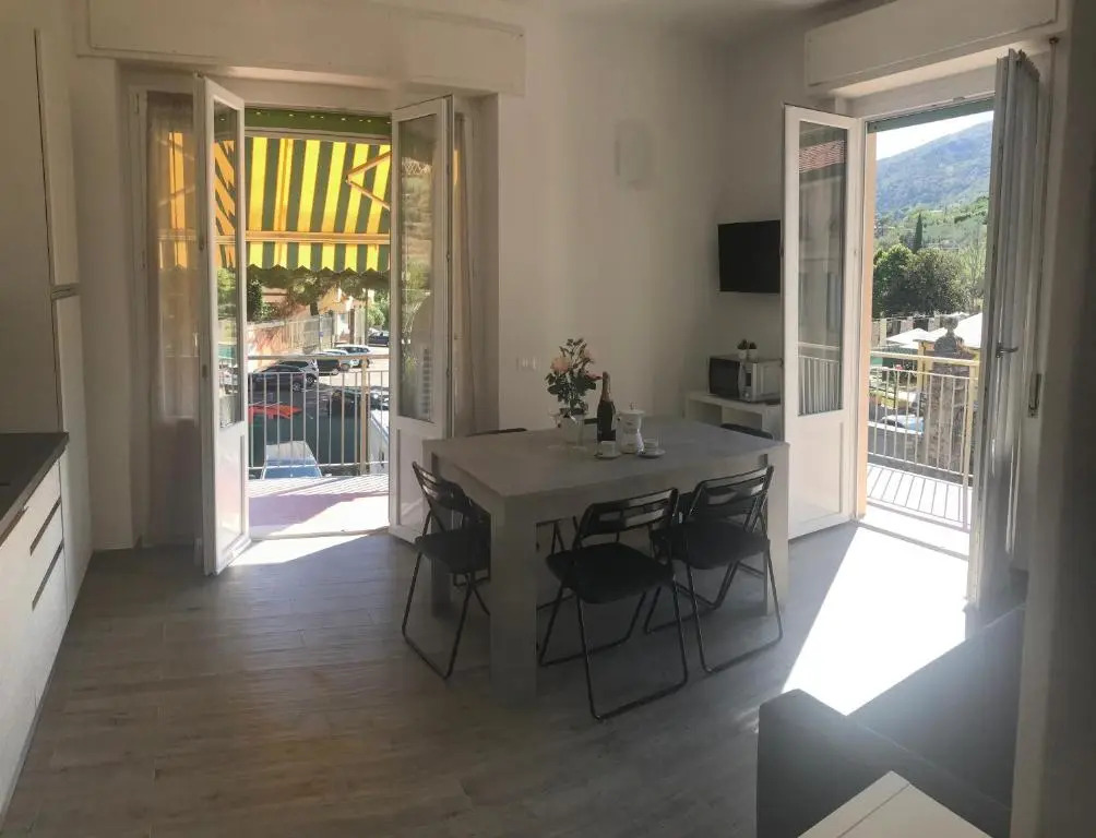 HOST IN LEVANTO - Maestrale con biciclette