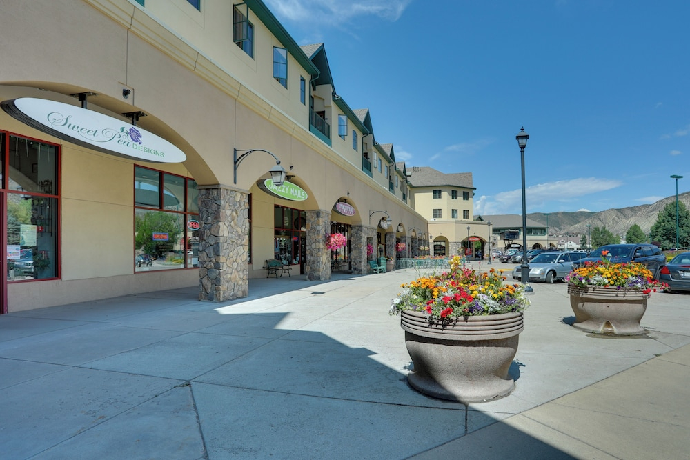 Lavish Escape - 3 Mi From Beaver Creek Resort!