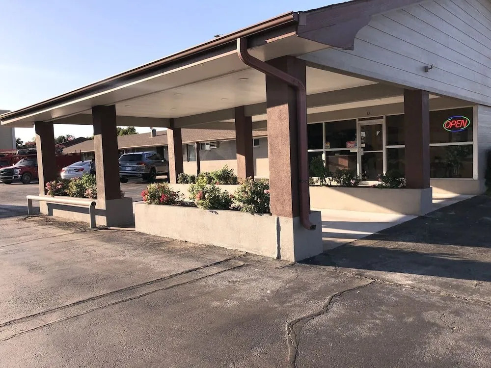 Budget Inn Ada