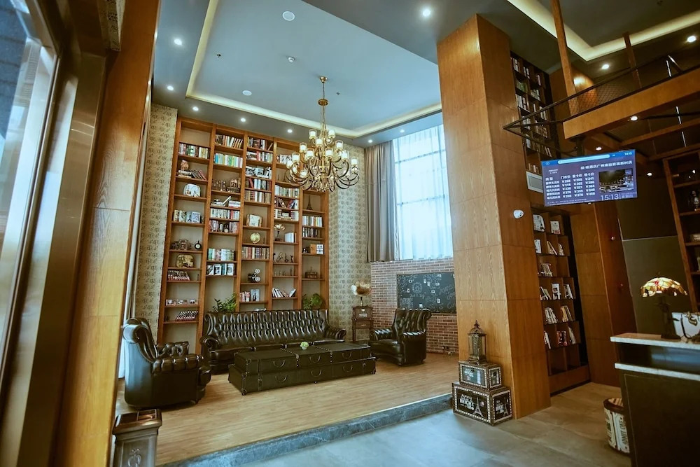 Отель James Joyce Coffetel Hotel Guangzhou South Station Qifu Xincun