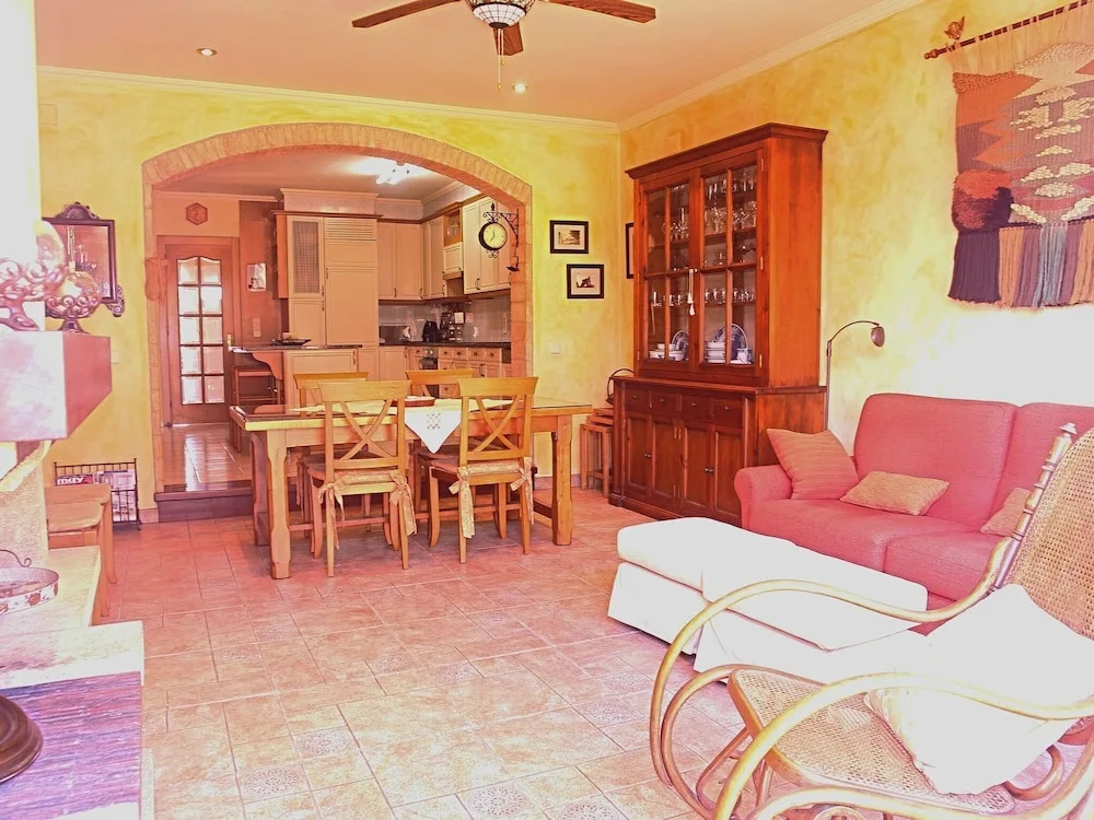 Boutique Holiday Home in Sant Pere Pescador With Garden and Garage