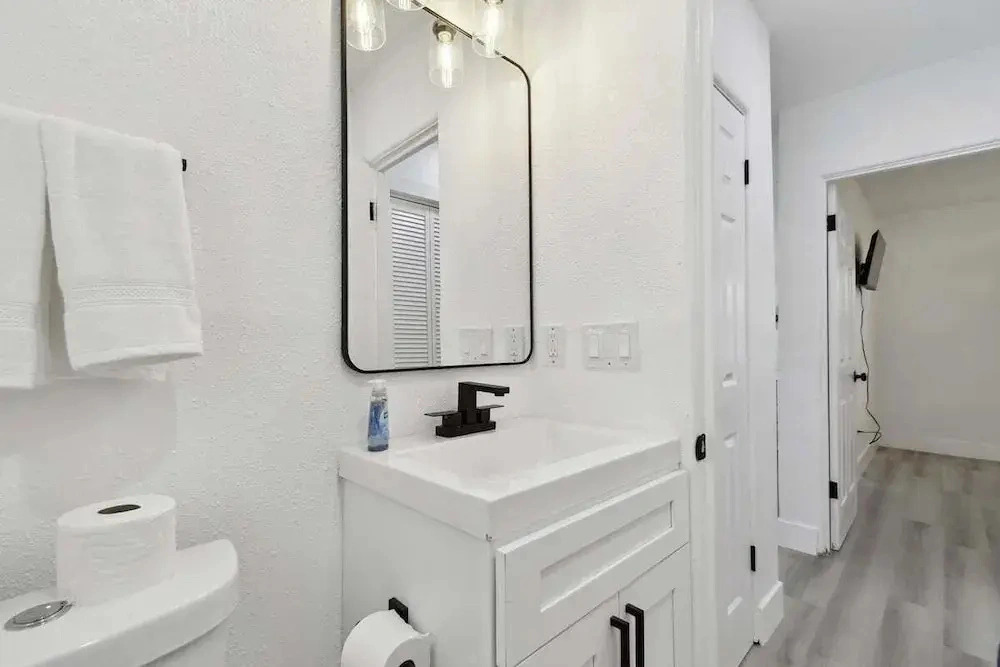 Stylish Treasure Island Getaway - 117 127th Ave E Unit 8