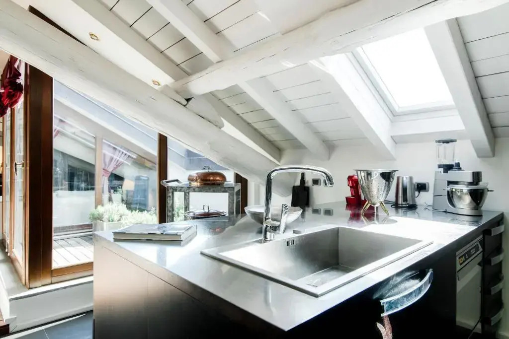 Exclusive Penthouse - by MyHomeInComo